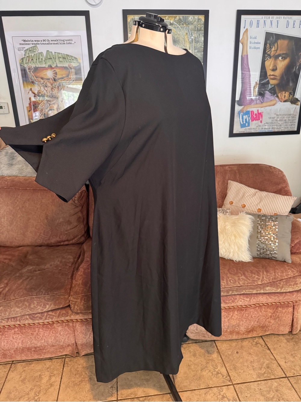 Plus sz 34/36 Classic Black Midi Shift Dress with Button-Sleeve Detail